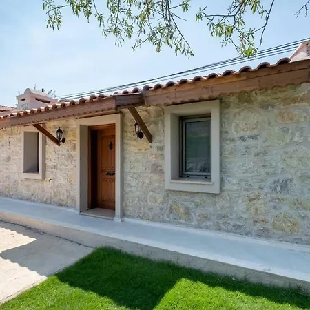 بيت للعطل Stone Mini House *