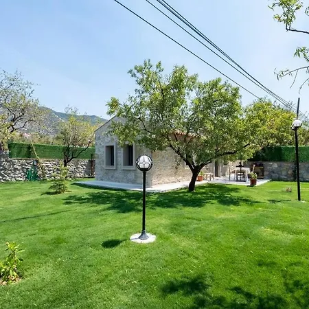 بيت للعطل Stone Mini House داتْشا