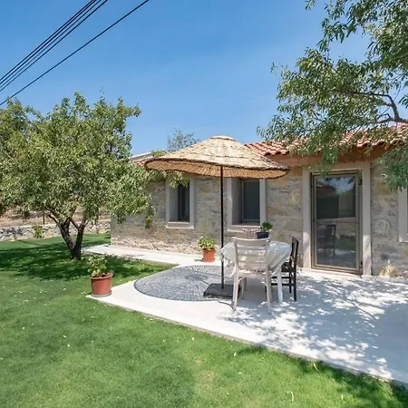 בית נופש Stone Mini House *